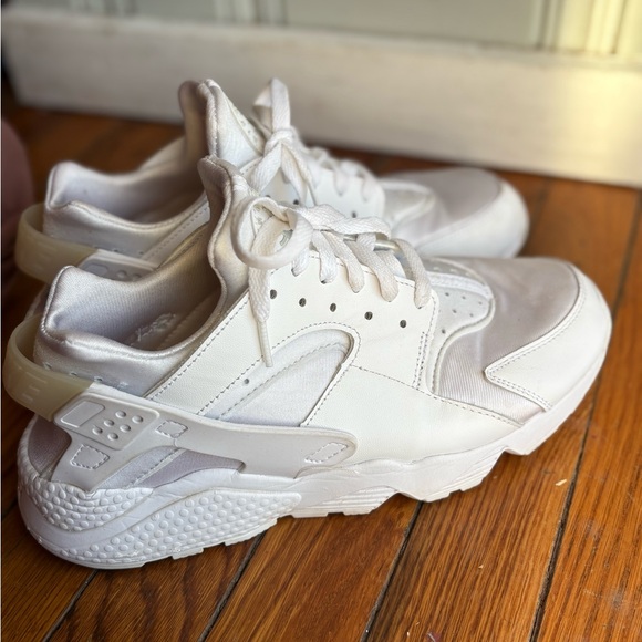 Women’s White Nike Huaraches Sneakers Lace Up - Picture 3 of 10